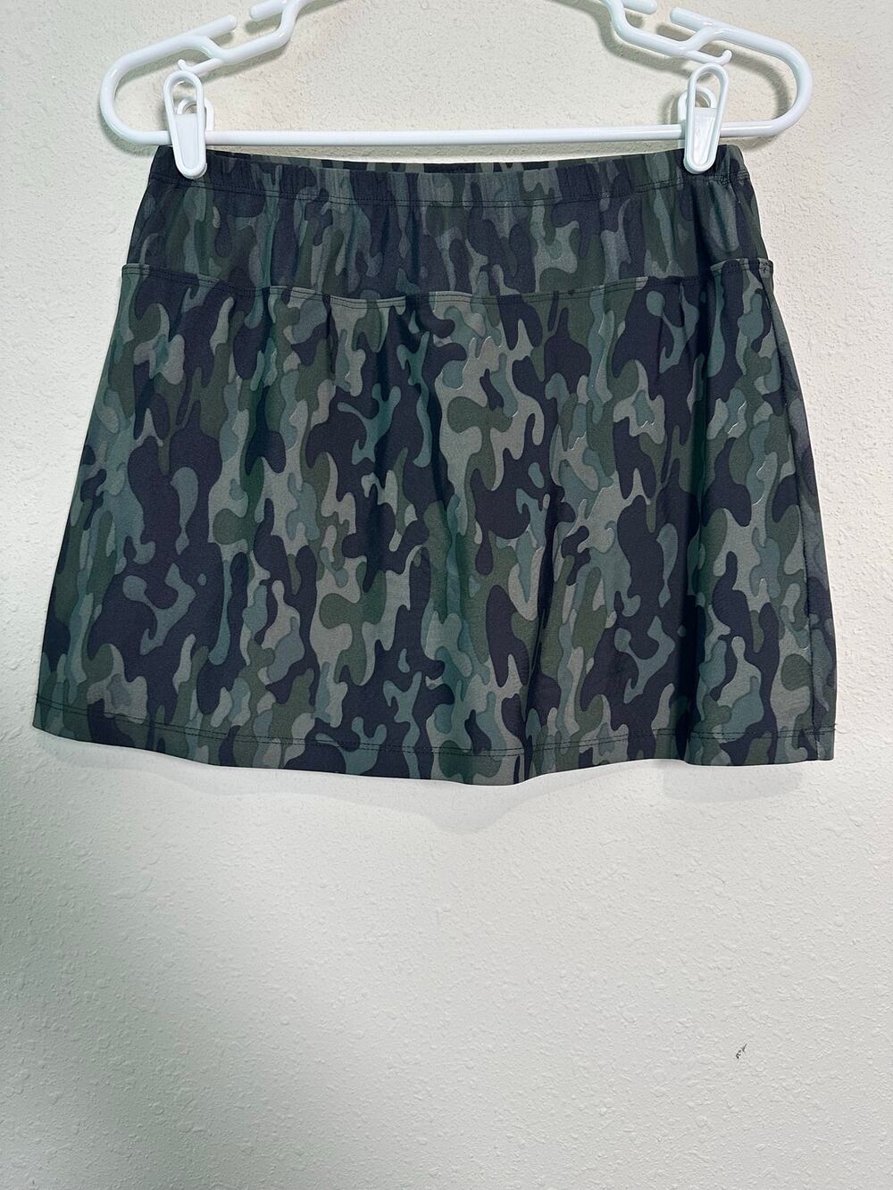 B-Skinz women's camouflage skort golf, tennis,pickleball Size small